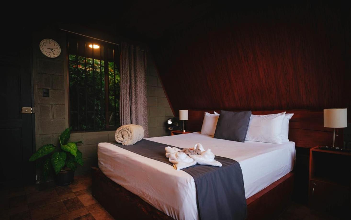 Yarumo Lodge, Rio Celeste Black Chalets Bijagua Exterior photo
