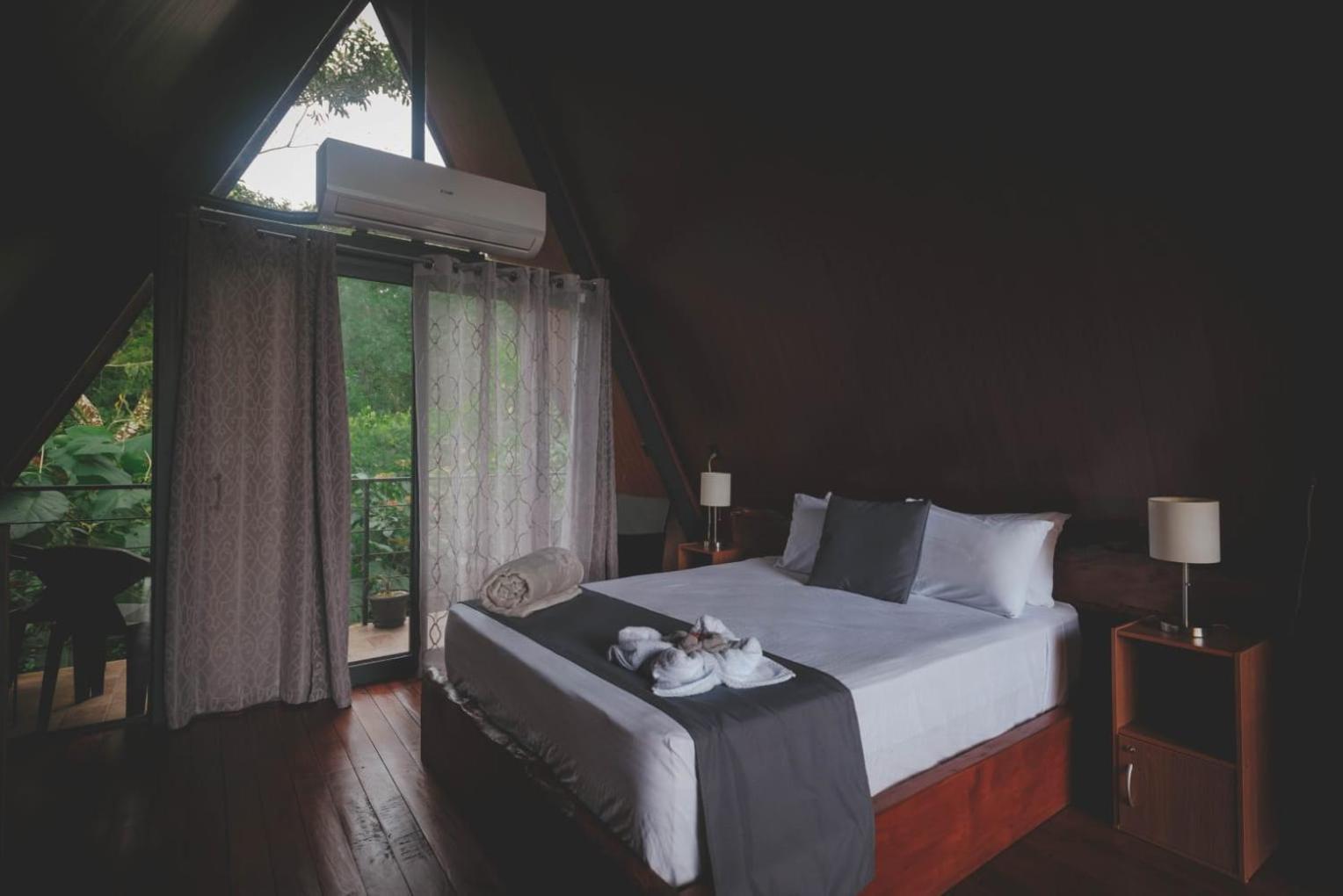 Yarumo Lodge, Rio Celeste Black Chalets Bijagua Exterior photo